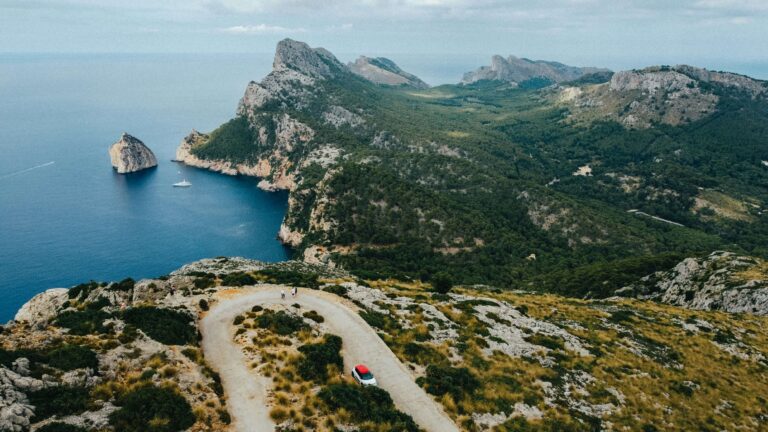 Mejores rutas de costa en autocaravana: playas con acceso y áreas cercanas para agosto