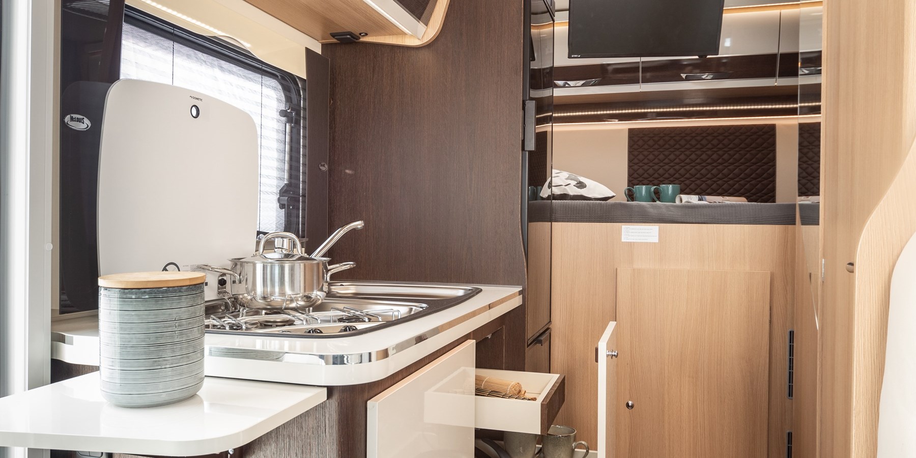 McLouis-Mc4-231-027_c1800x900